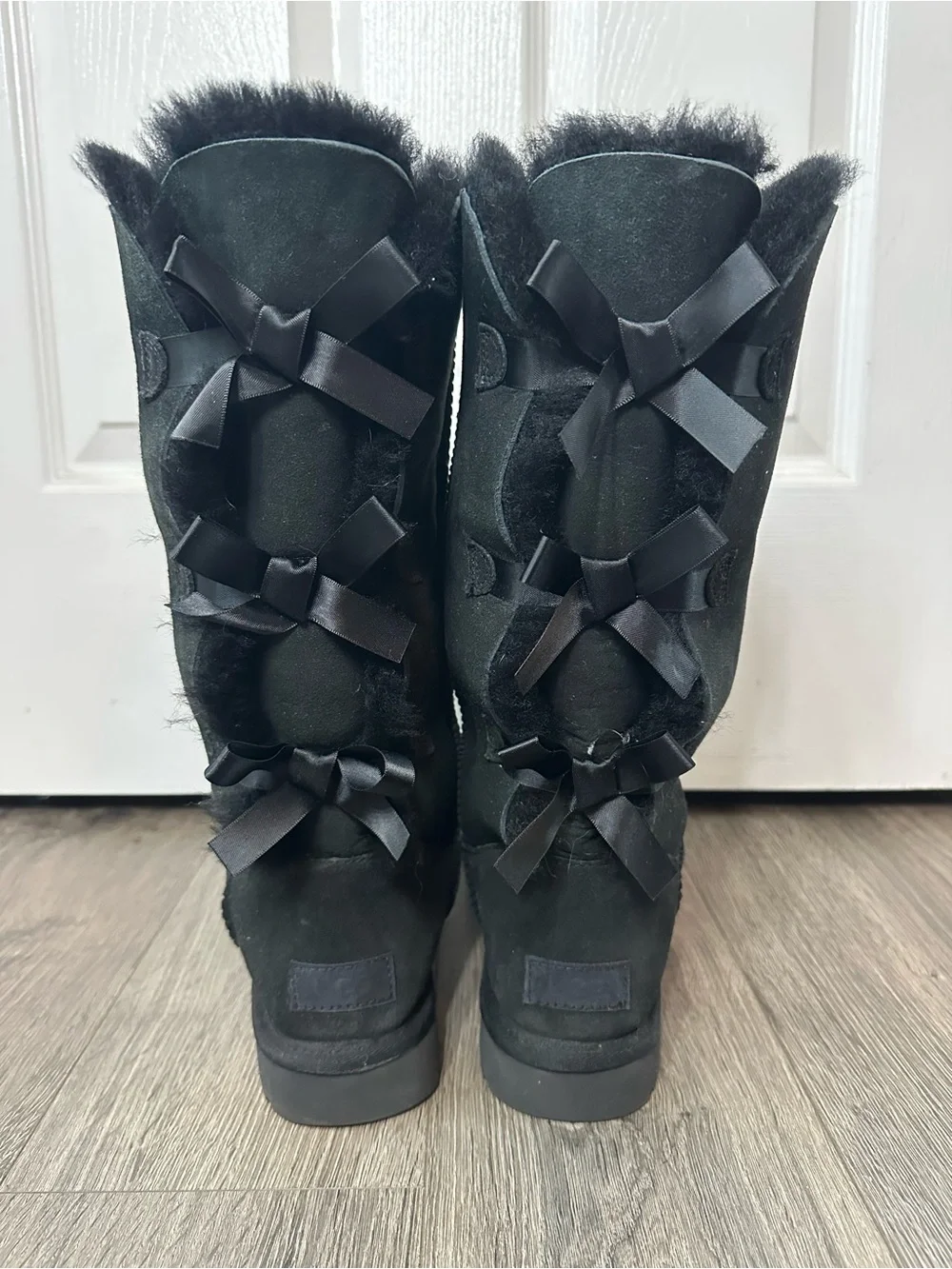 UGG Bailey bow tall II- black- size 9